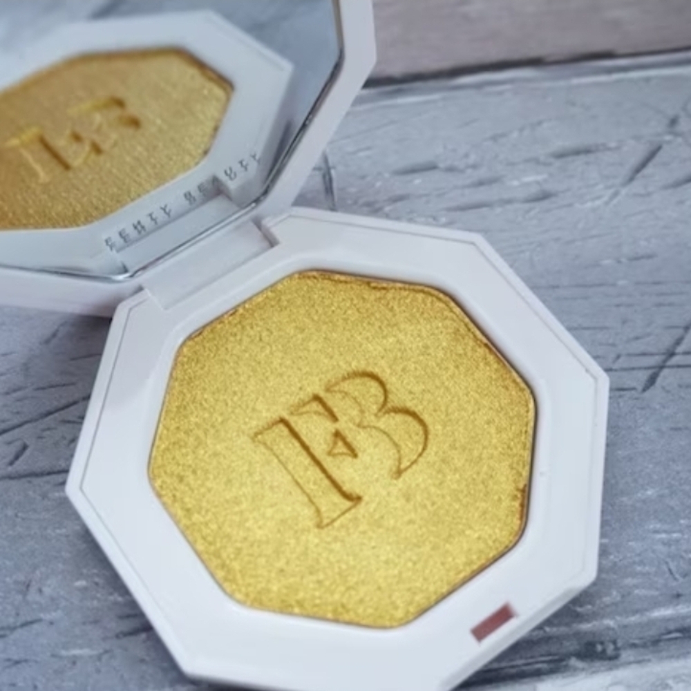 Fenty Beauty Gold Highlighter TROPHY WIFE.